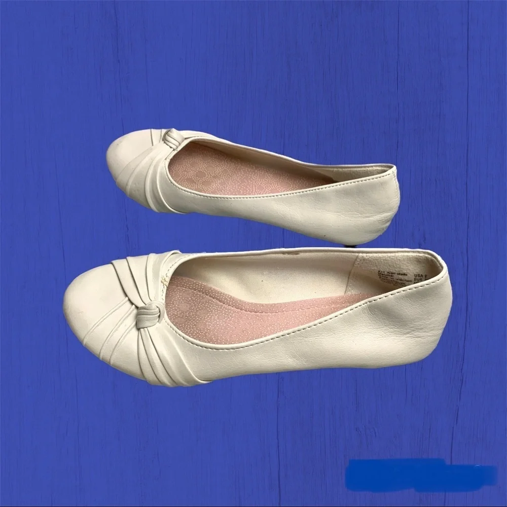 American Eagle White Slip On Shoes Girls Sz 2